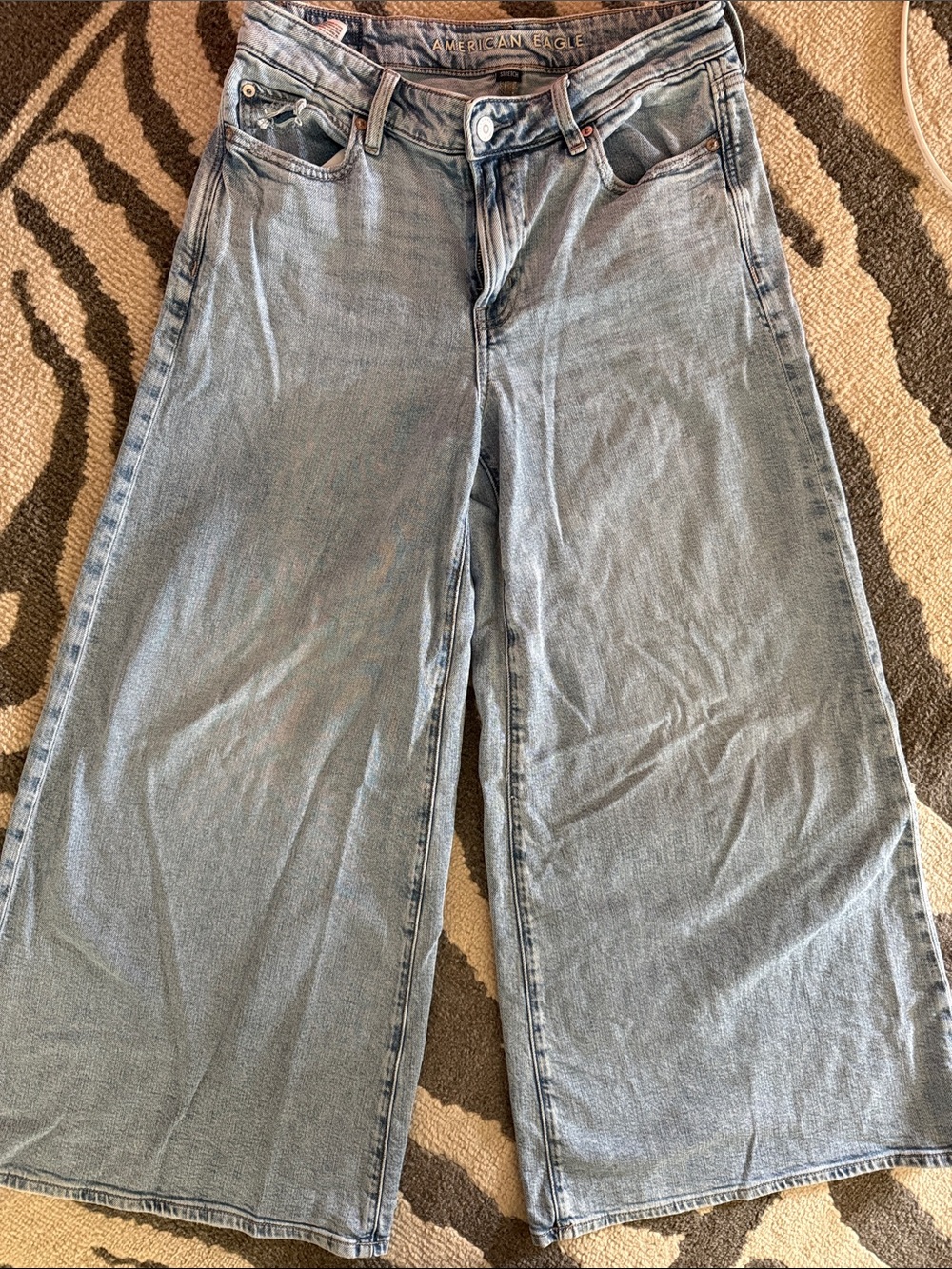 American Eagle Outfitters Light Wash Wide-Leg Jeans